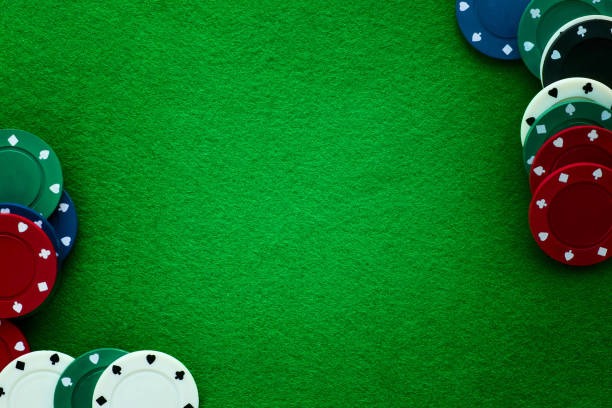 Live dealer at Casino Hold'em table on kuda 55
